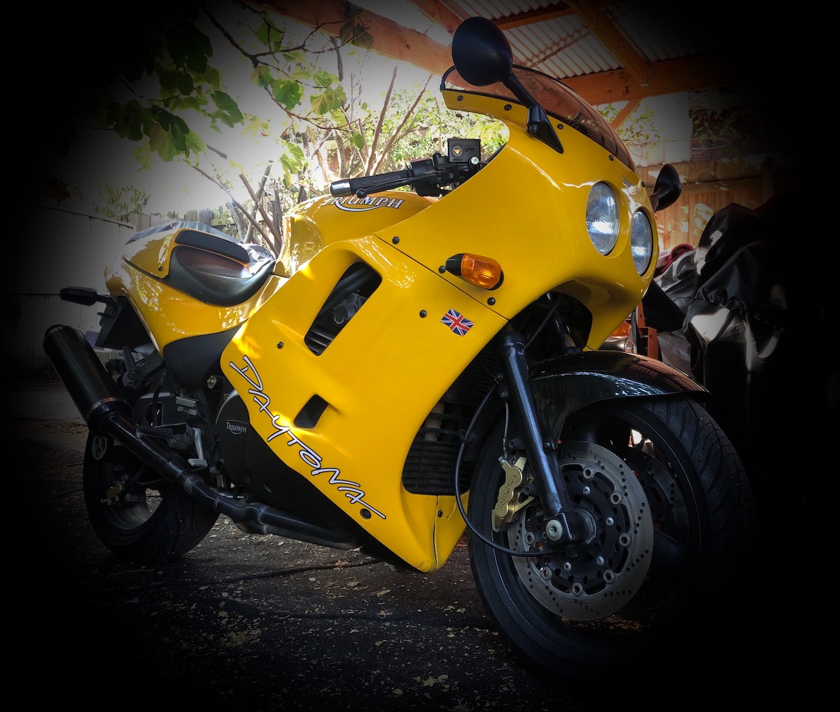 triumph daytona 1200