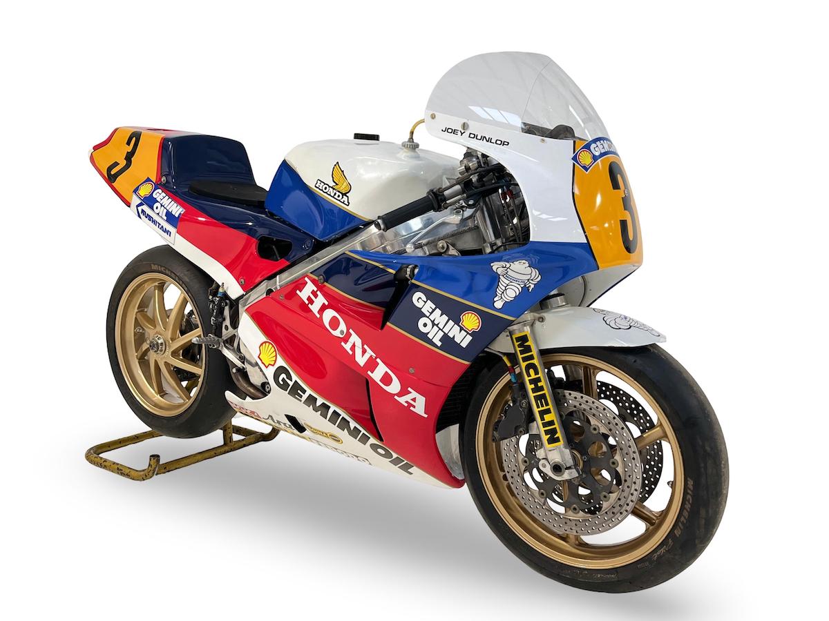 Joey dunlop
              Rc30