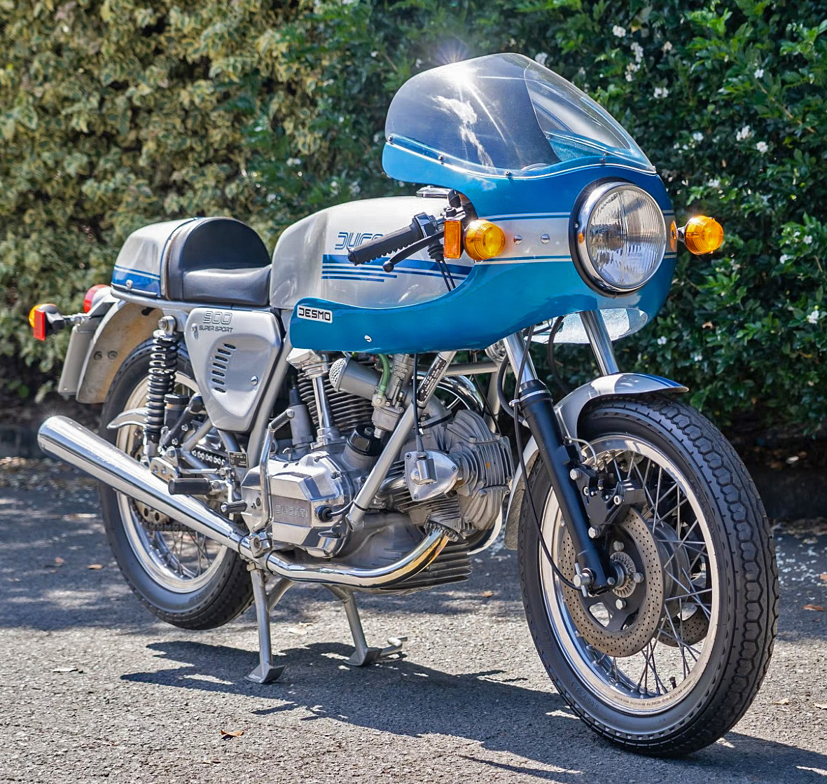 Ducati
              900ss