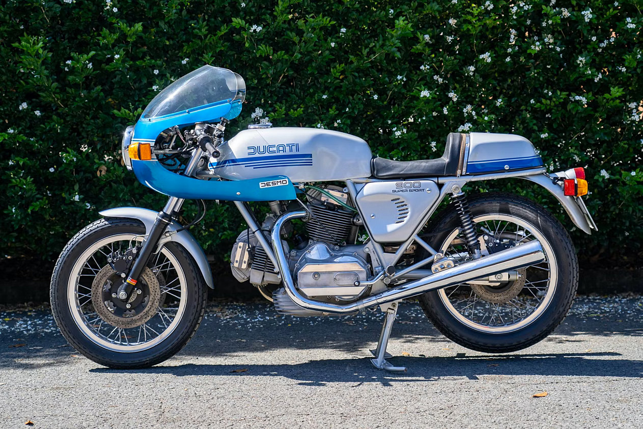 Ducati
              900SS