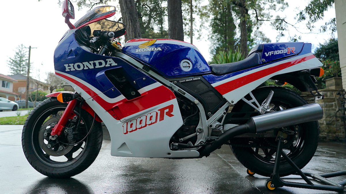 Honda
              VF1000R