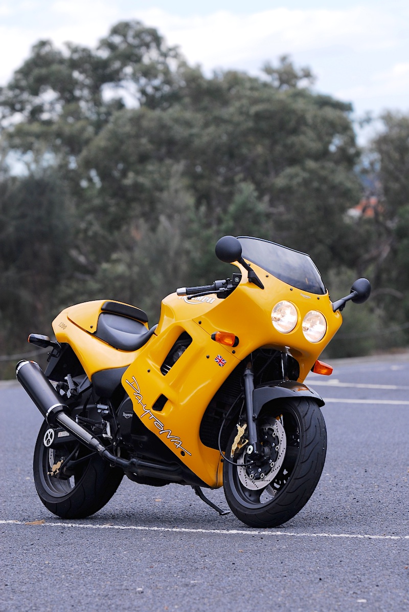 triumph daytona 1200