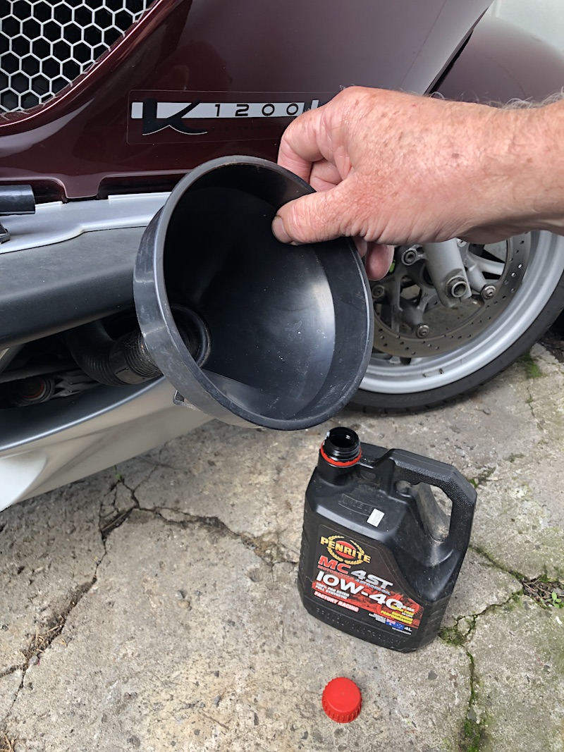 bmw
              K1200lt oil filler