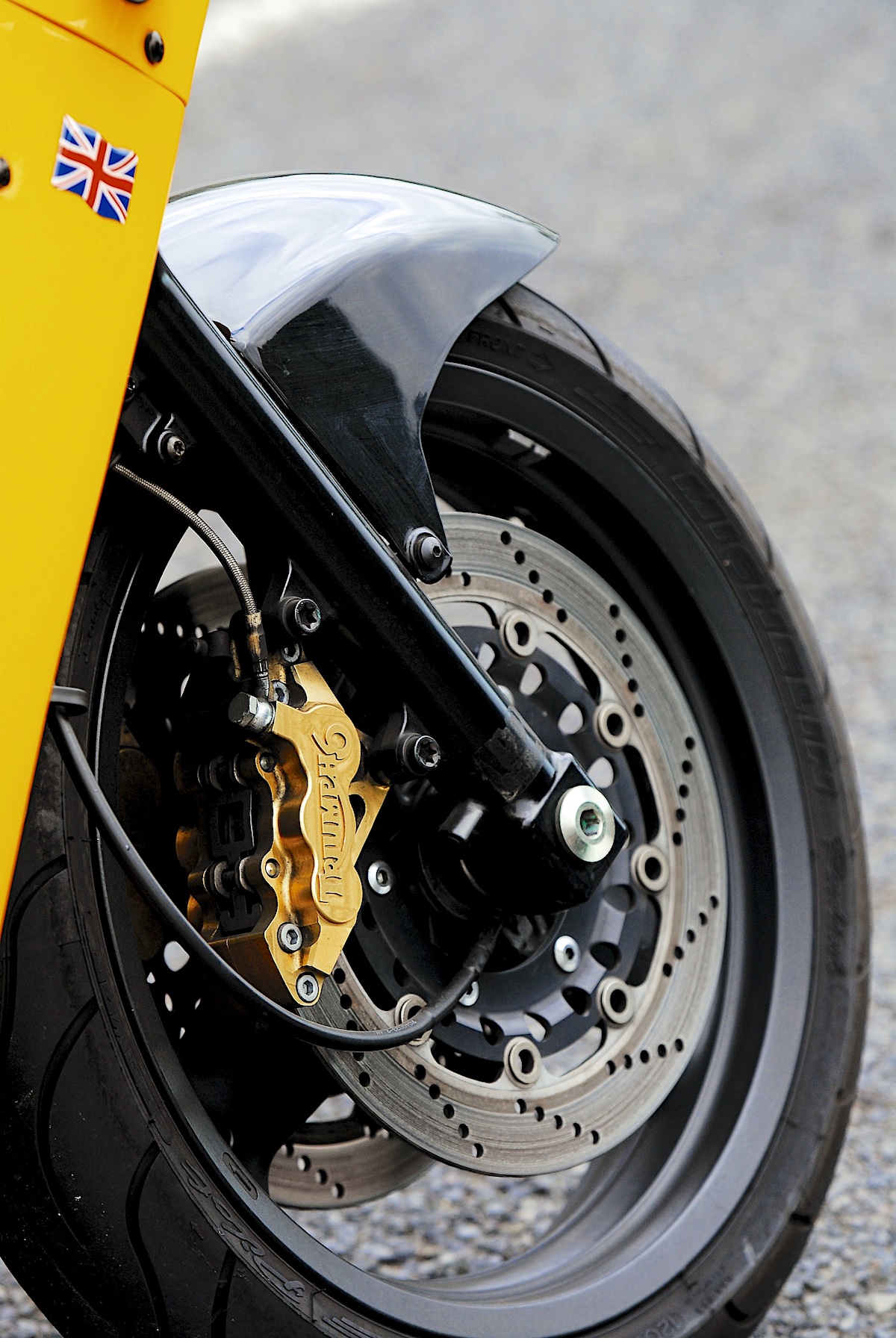 triumph daytona 1200