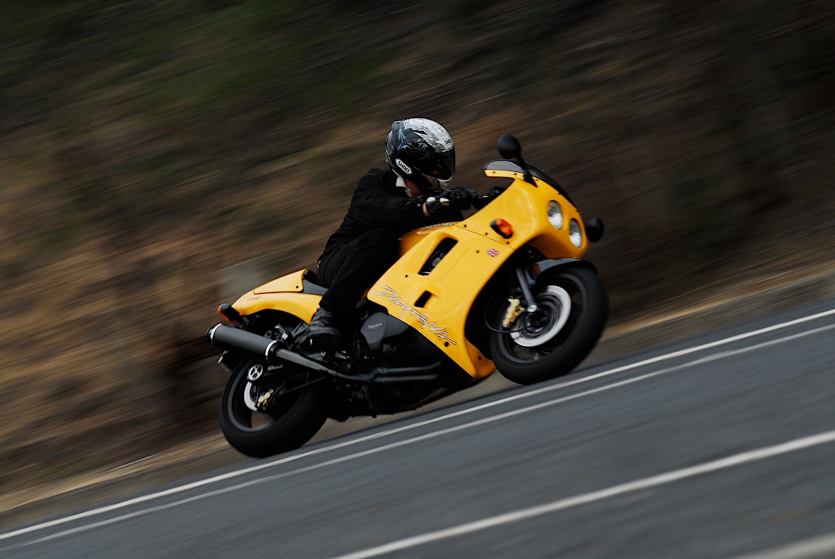 triumph daytona 1200