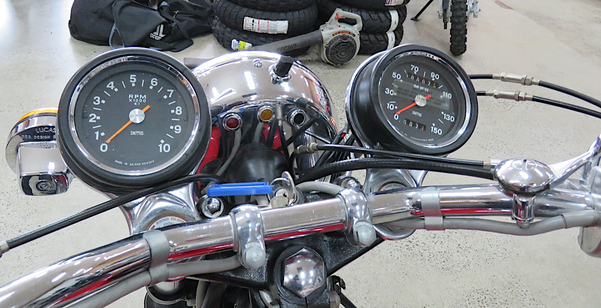 BSA A65L Lightning 650