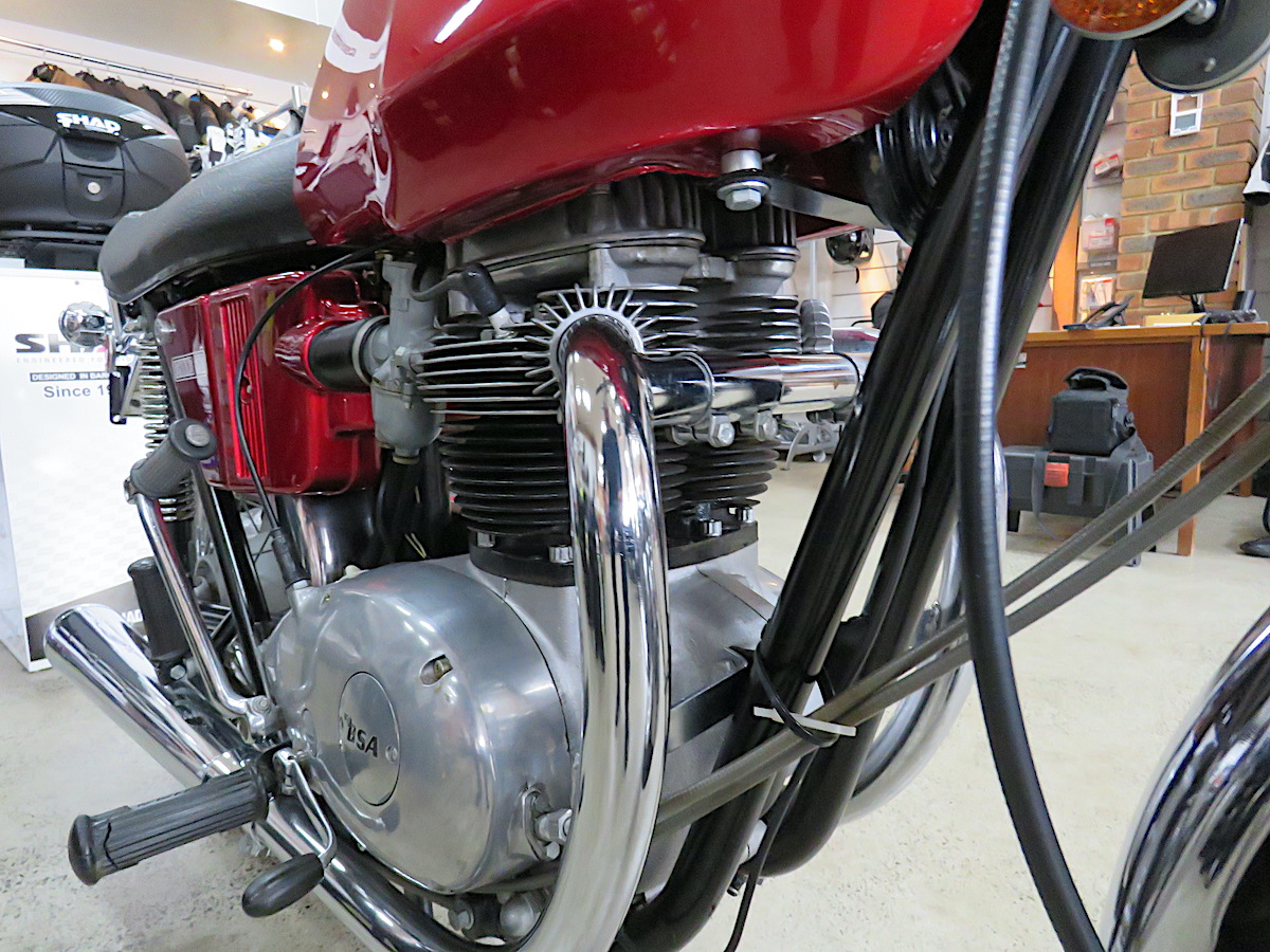 BSA A65L Lightning 650