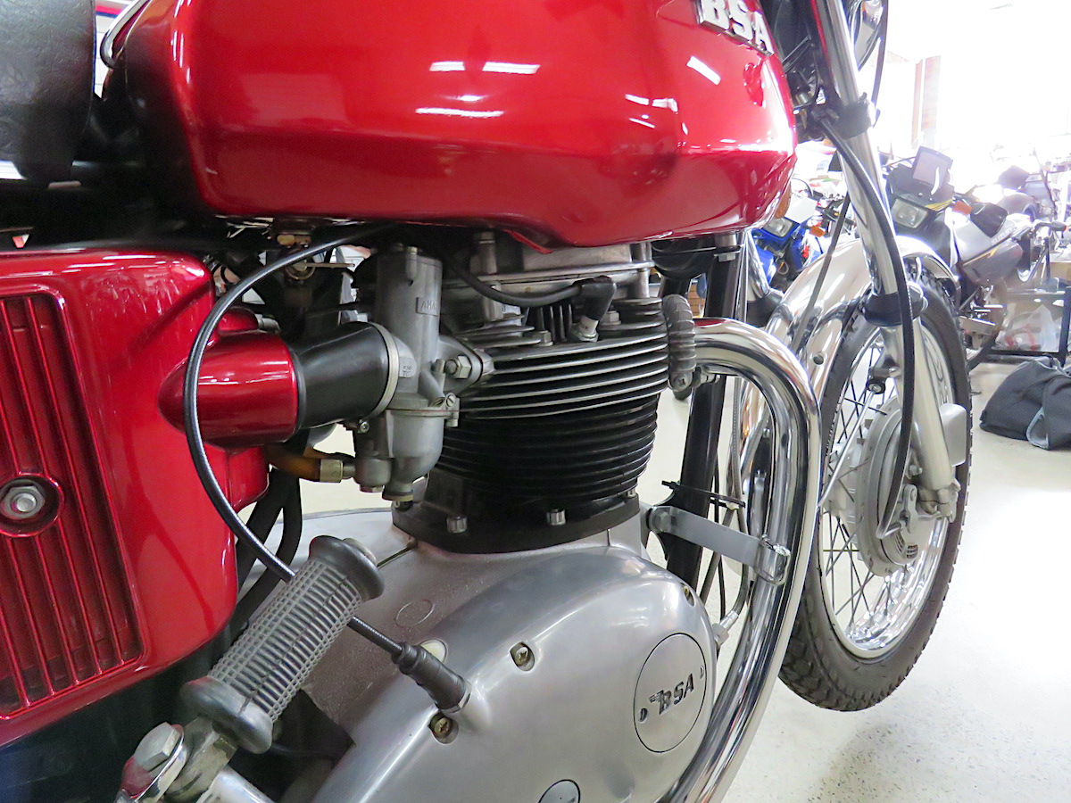 BSA A65L Lightning 650