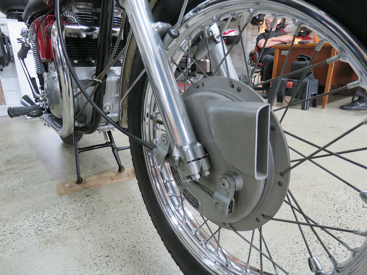 BSA A65L Lightning 650