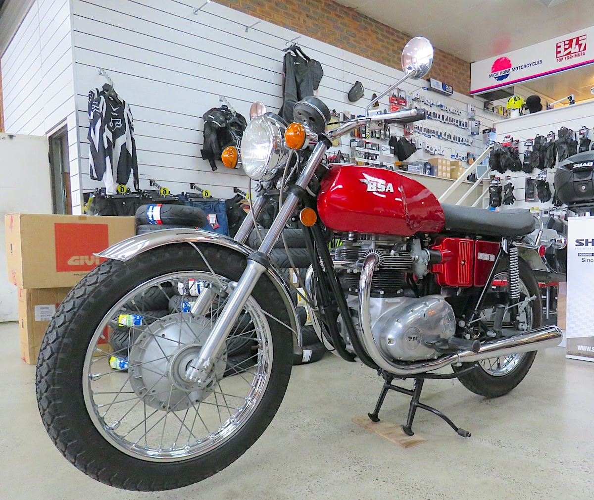 BSA A65L Lightning 650