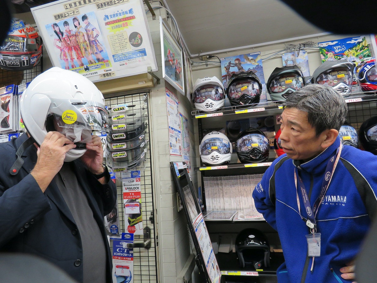 Arai
              helmet fit with UPC Ride On in Tokyo
