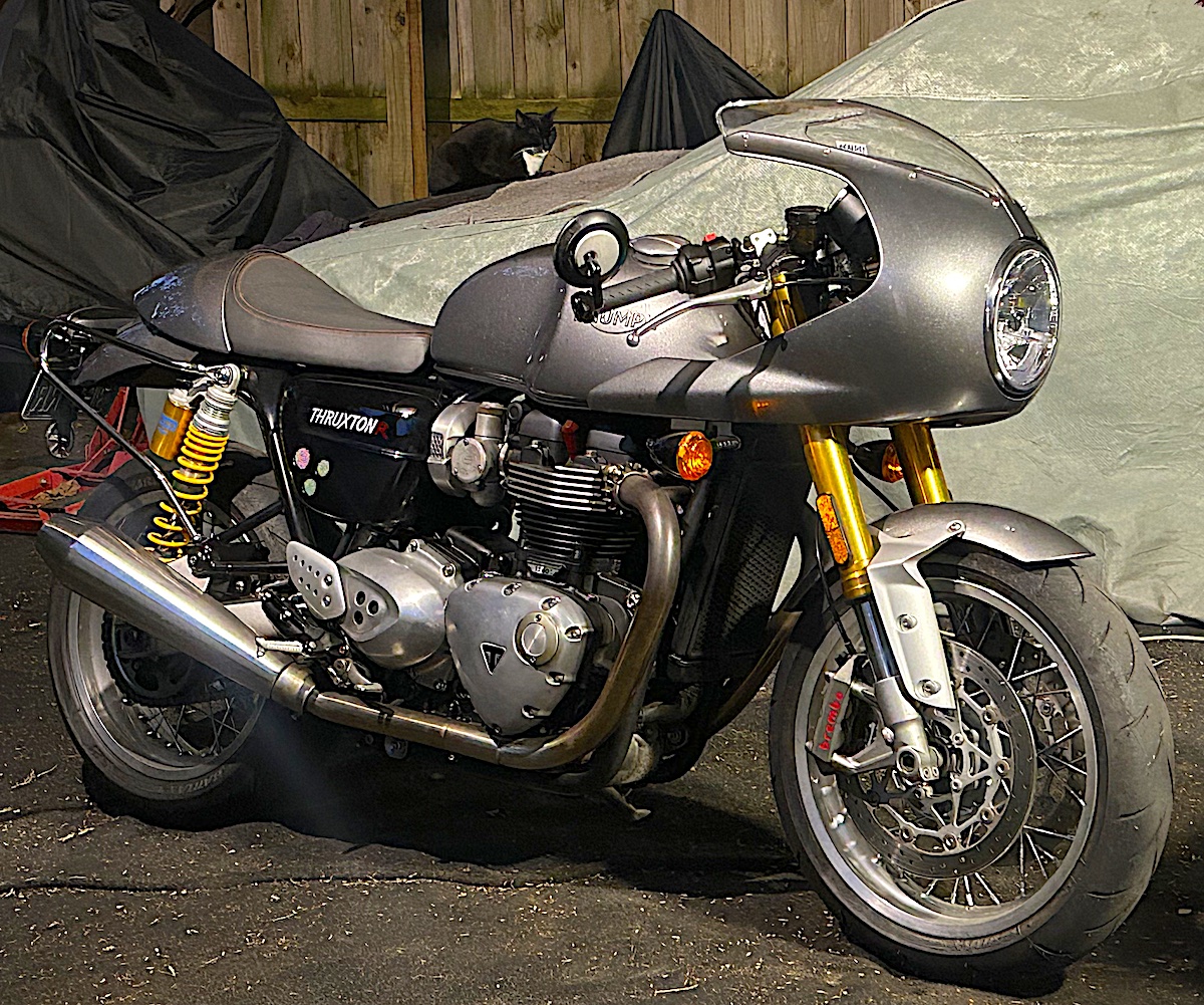 triumph
              thruxton 1200 r