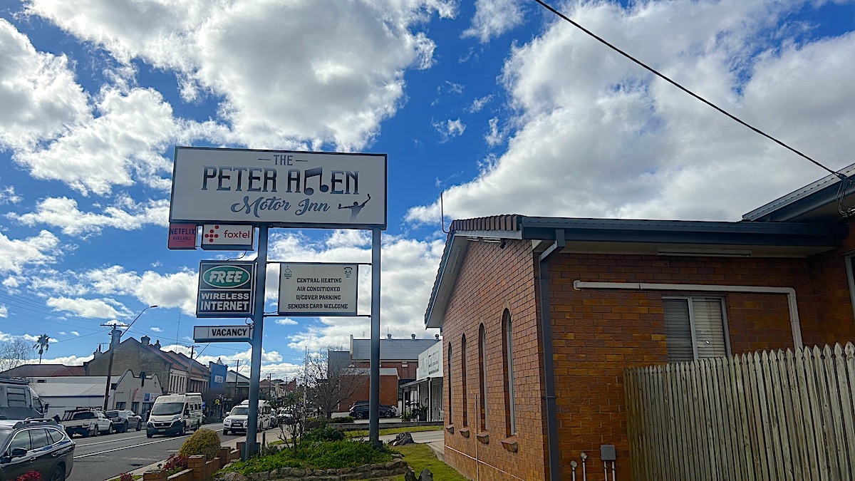 peter allen motor inn