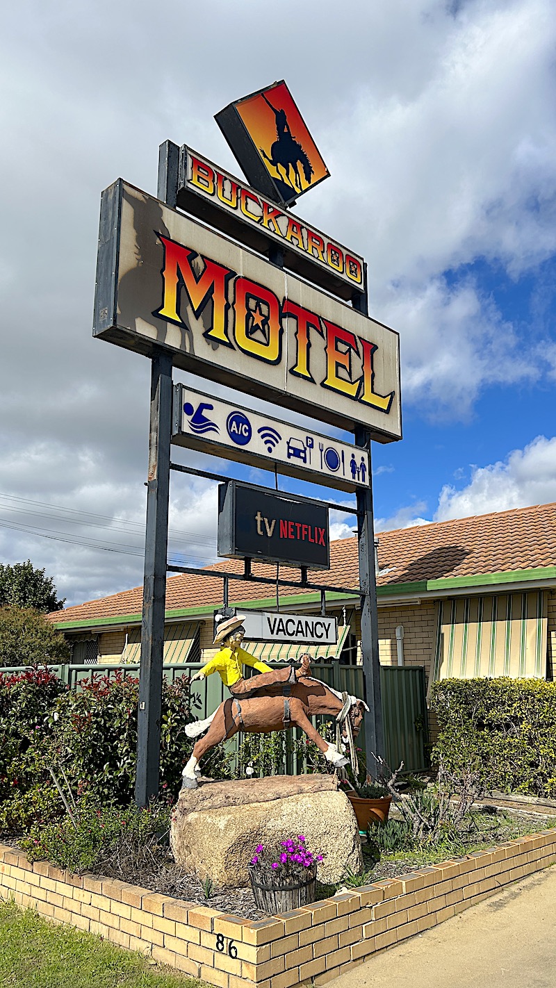 buckaroo motel warwick
